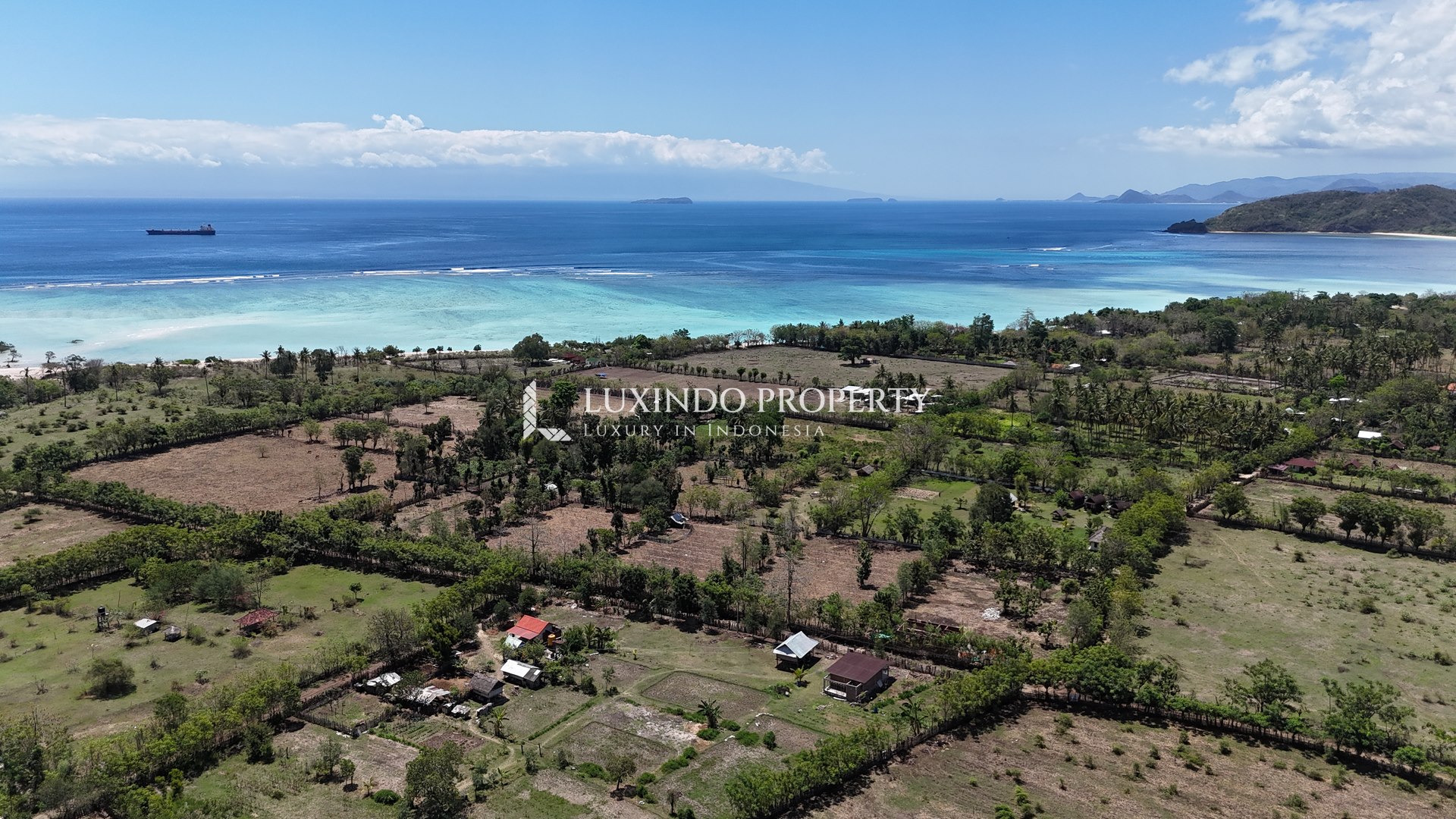 JELENGA BAY - PANORAMIC HILLTOP LAND OVERLOOKING SCAR REEF, WEST SUMBAWA (FHL615)